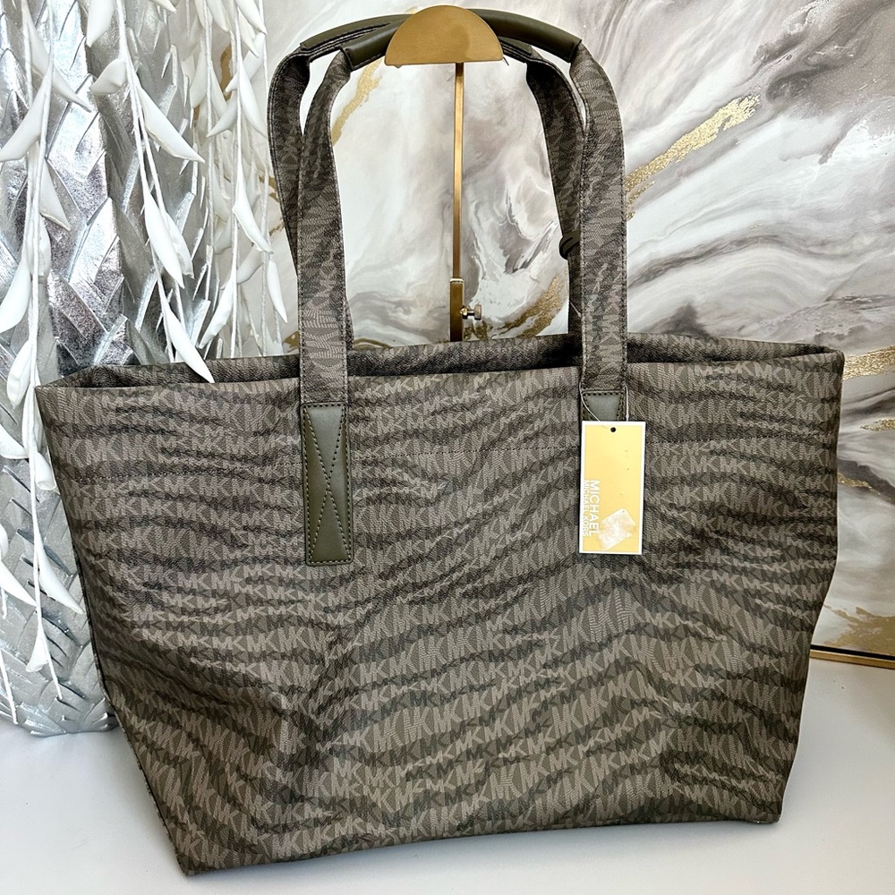 NWT MICHAEL KORS The Michael Large Animal Print Logo Tote Bag